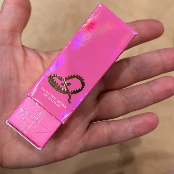 New Jeffree star Velvet Trap Cult of roses perfect Pink Lipstick IN Box - Picture 7 of 7
